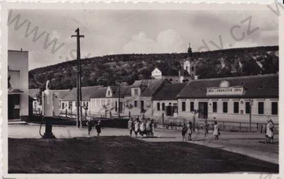  - Ždánice (Hodonín), náměstí, hotel, děti, kostel, Fototypia-Vyškov