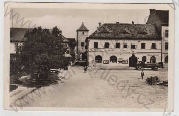  - Horažďovice (Klatovy), náměstí, automobil