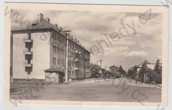  - Neratovice (Mělník), pohled ulicí, Masarykova třída