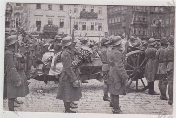  - Praha 1, Staroměstské náměstí, voják, důstojník, uniforma, rakev, pohřeb