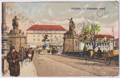  - Palackého most (Praha 2), barevná, kolorovaná, částečný záběr, sochy, lampa, lidé