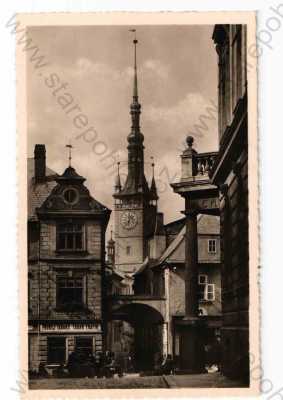 - Olomouc, pohled ulicí, radnice, foto J.Švec