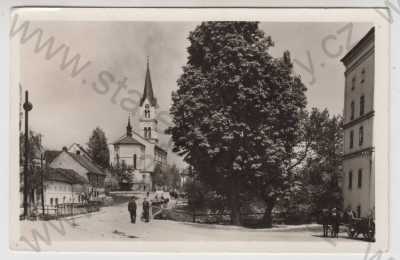  - Náměšť na Hané (Olomouc), pohled ulicí, kostel, kůň, povoz