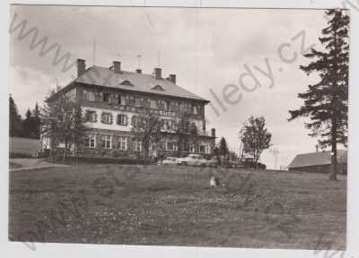  - Slovensko, Turzovka (Čadca), Hotel Kysuca, Biely Kríž, automobil