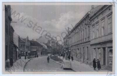  - Břeclav (Lundenburg), pohled ulicí, automobil, bicykl