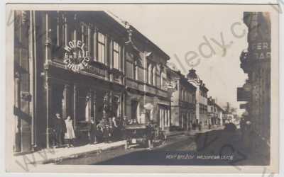  - Nový Bydžov (Hradec Králové), Wilsonova ulice, automobil, hotel