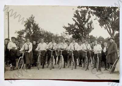  - Cyklistika - skupinový portrét, bicykl, cyklistky, soukromé foto