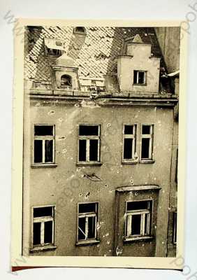  - Neurčitelné - záhady - Pražské povstání, květen 1945, poškozený dům, soukromé foto