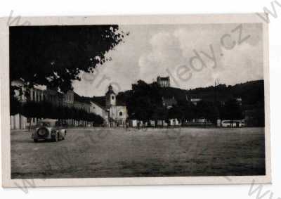  - Moravský Krumlov, Znojmo, částečný záběr města, automobil