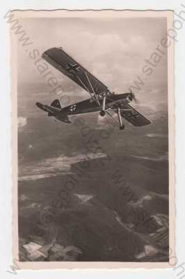  - Německý jednomotorový spojovací a průzkumný letoun Fieseler FI 156 Storch (Čáp)