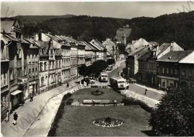  - Nejdek, Karlovy Vary, částečný záběr města, autobus, obchody, foto V.Fuchs