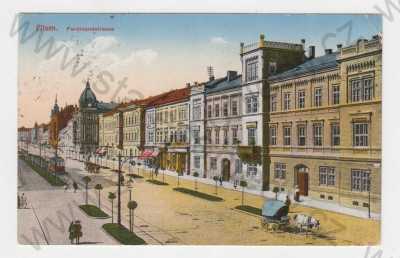  - Plzeň (Pilsen),  Ferdinandova třída, barevná, tramvaj, kůň, kočár