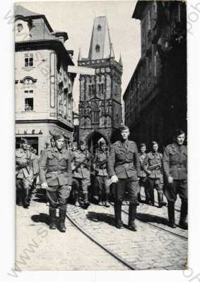  - Prašná brána, Praha 1, vojenská přehlídka, 1945