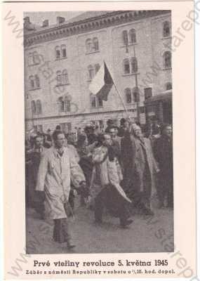  - Praha - náměstí Republiky - prvé vteřiny revoluce 5. května 1945, velký formát, není pohled