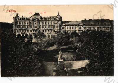  - Plzeň, částečný záběr města, hotel Waldek