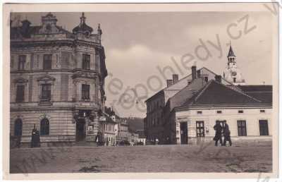  - Ivančice - náměstí, pumpa, obchod Hlaváč