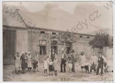  - Pasohlávky (Brno - venkov), skupinový portré, bicykl, soukromé foto, není pohlednice, velký formát