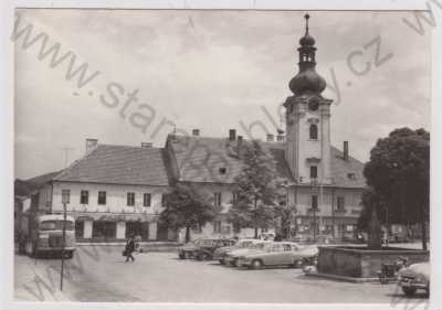  - Kaplice (Český Krumlov), náměstí Vítězného února, automobil, motocykl, radnice, kašna