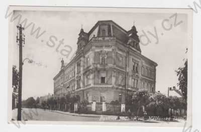  - Bystřice pod Hostýnem (Kroměříž), měšťanská škola, celkový pohled, bicykl